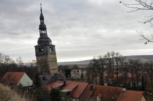 El campanario de la iglesia de 'Nuestra Señora de la Montaña', en la villa-balneario de Bad Frankenhausen del estado de Turingia (centro de Alemania), peligra  Spiegel.de 