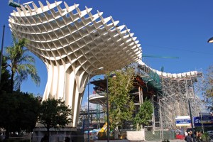 Vista de uno de los parasoles, en construcción, el 19 de diciembre de 2010. Wikipedia