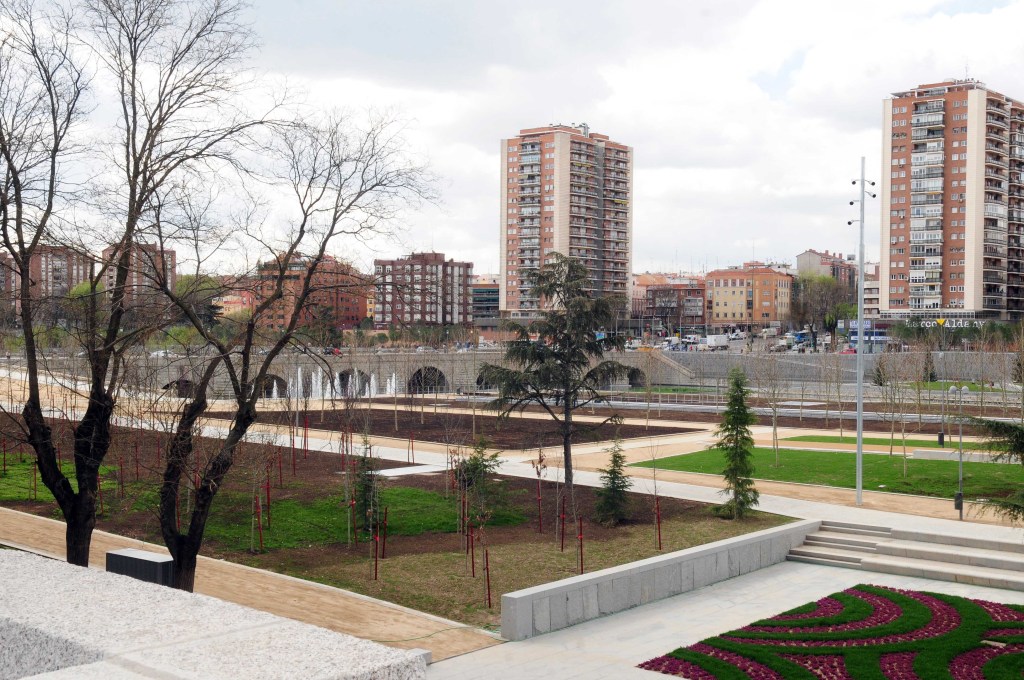 Madrid Río.  Un nuevo Madrid para todos los ciudadanos. Ayuntamiento de Madrid. (Más fotos oficiales haciendo "click" en la imagen)