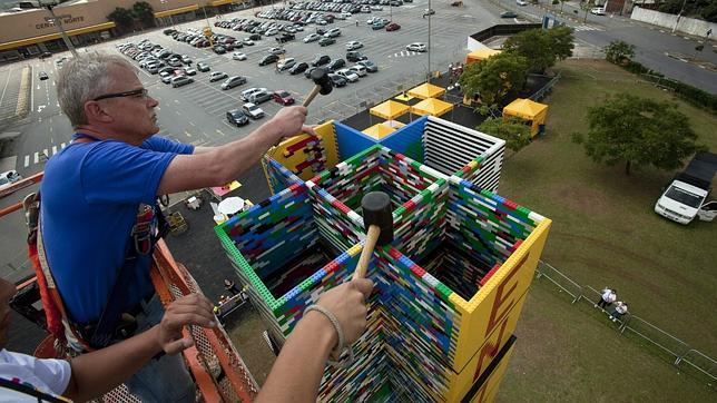 sao-paulo--644x362TorreLego Un momento de la construcción de la torre - EFE / ABC.es