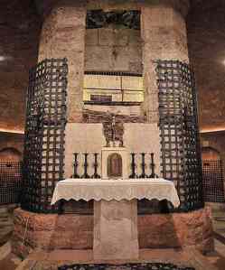 RENOVADA. Así quedó la tumba de San Francisco tras ser remodelada. (AP) Clarín.com