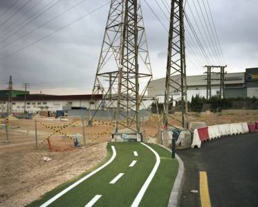 GatheringClouds23709-684-550 Murcia, un carril-bici que no lleva a parte alguna. Es una de las fotos de Ben Roberts en "The Gathering Clouds" (Ben Roberts) 20minutos.es