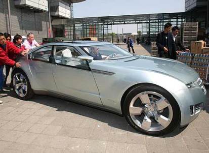 GM_1178180565_extras_noticia_1_0 General Motors calcula que con la producción actual de hidrógeno podrían funcionar 200 millones de estos coches.