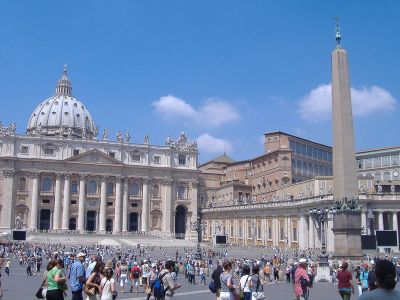 Vista de la plaza, un día cualquiera, en verano de 2009. La Enciclopedia Libre Universal en Español 
