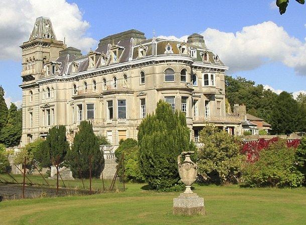 Vistas del exterior de la mansión que perteneció al hijo mayor del Rey Jorge II - idealista.com