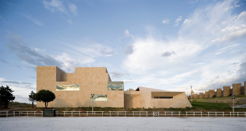 Centro de Exposiciones y Congresos de Ávila, proyecto de Francisco Mangado, distinguido con el Premio Chicago Athenaeum 2011 (Foto: Fundación "Arquitectura y Sociedad")