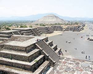 COLOR A 29 CUADROS Reunión. Saburo Sugiyama estuvo presente en la V Mesa Redonda de Teotihuacán. (Foto: Archivo ) El Universal - México