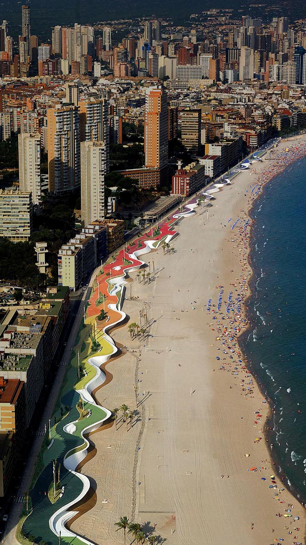 © Paseo Marítimo de Benidorm. Premio Ascer de Cerámica 2009 - Cortesía: Fundación Arquitectura y Sociedad, www.arquitecturaysociedad.com  