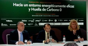 Alejandro García, KaWarna; José Tono Martínez, Fundación Arquitectura y Sociedad; e Isabel Tocino, Fundación Arquitectura y Sociedad.