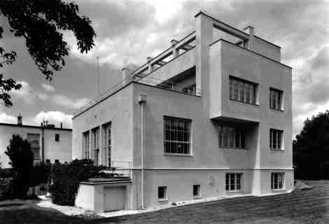 el-mejor-funcionalismo-de-praga-en-madrid-arquitectonico
