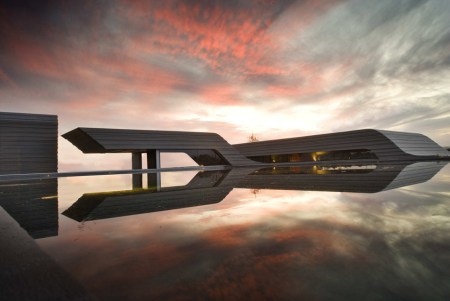 Vivir en la arquitectura reviews all these aspects of the work of Torres and Llamazares in a retrospective show.