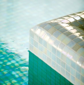 Piscina con Hisbalit Mosaico