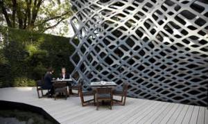 El diseño de Michel Rojkind y el mobiliario de Esrawe Studio hicieron que los espacios exteriores del Tori Tori Polanco estuvieran reflejados de forma vanguardista al interior del lugar. (Foto: Paulina Chávez)  cnnexpansion.com