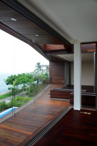 The Stereoscopic House with Large Views of the Ocean - Photo: www.designrulz.com