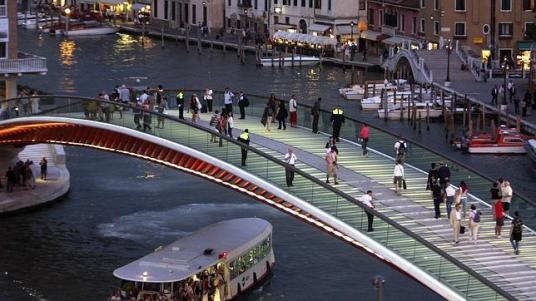 Reuters Imagen del cuarto puente sobre el Gran Canal de Venecia diseñado por Calatrava - ABC.es
