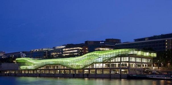 La Ciudad de la Moda, entre la estación de Austerlitz y la Biblioteca Nacional de Francia (BNF), en la orilla izquierda del Sena, París.