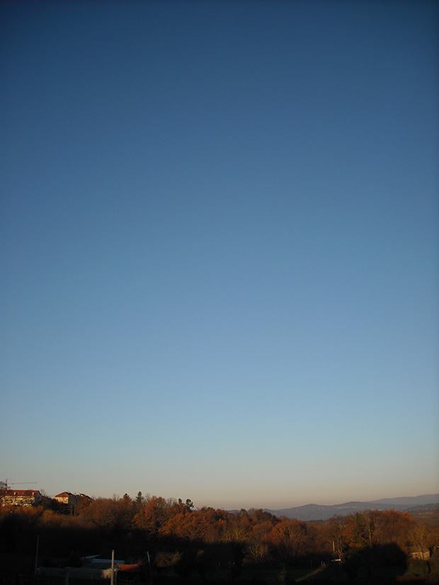 Quien siga mi FotoBlog sabrá de mi hábito de captar instantáneas del cielo por el balcon... aquí sin edición alguna