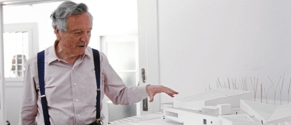 El arquitecto, ayer, recibió la noticia en su estudio madrileño de la calle Cinca - Foto: Efe / LaRazon.es