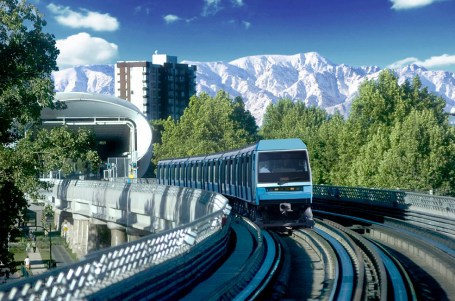 Viaducto hacia Maipú en línea 5 Viaducto hacia Maipú en línea 5 - Imagen: Cortesía Arup