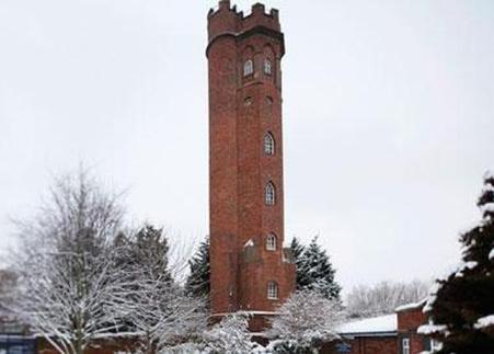 THE GUARDIAN La torre Perrott's Folly, que supuestamente inspiró a Tolkien y que ahora ha comprado una ONG por un euro / ABC.es