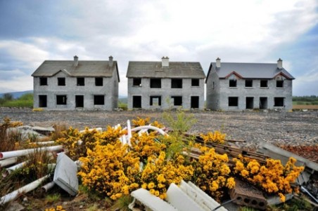 Sólo en 250 urbanizaciones, un 8,5 % del total, la empresa constructora está trabajando. | EM