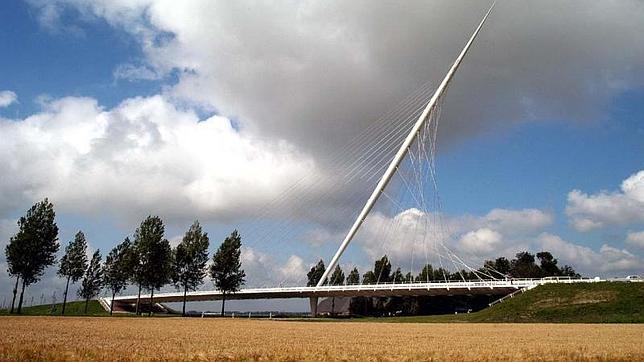  ABC Uno de los tres puentes de Calatrava en Haarlemmermeer 