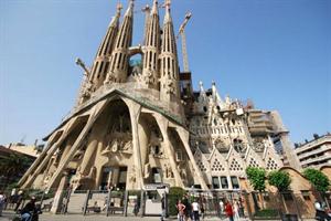 Concebida inicialmente como una obra neogótica, la Sagrada Familia terminó siendo una de las grandes obras del modernismo. Foto: Turismo de Cataluña