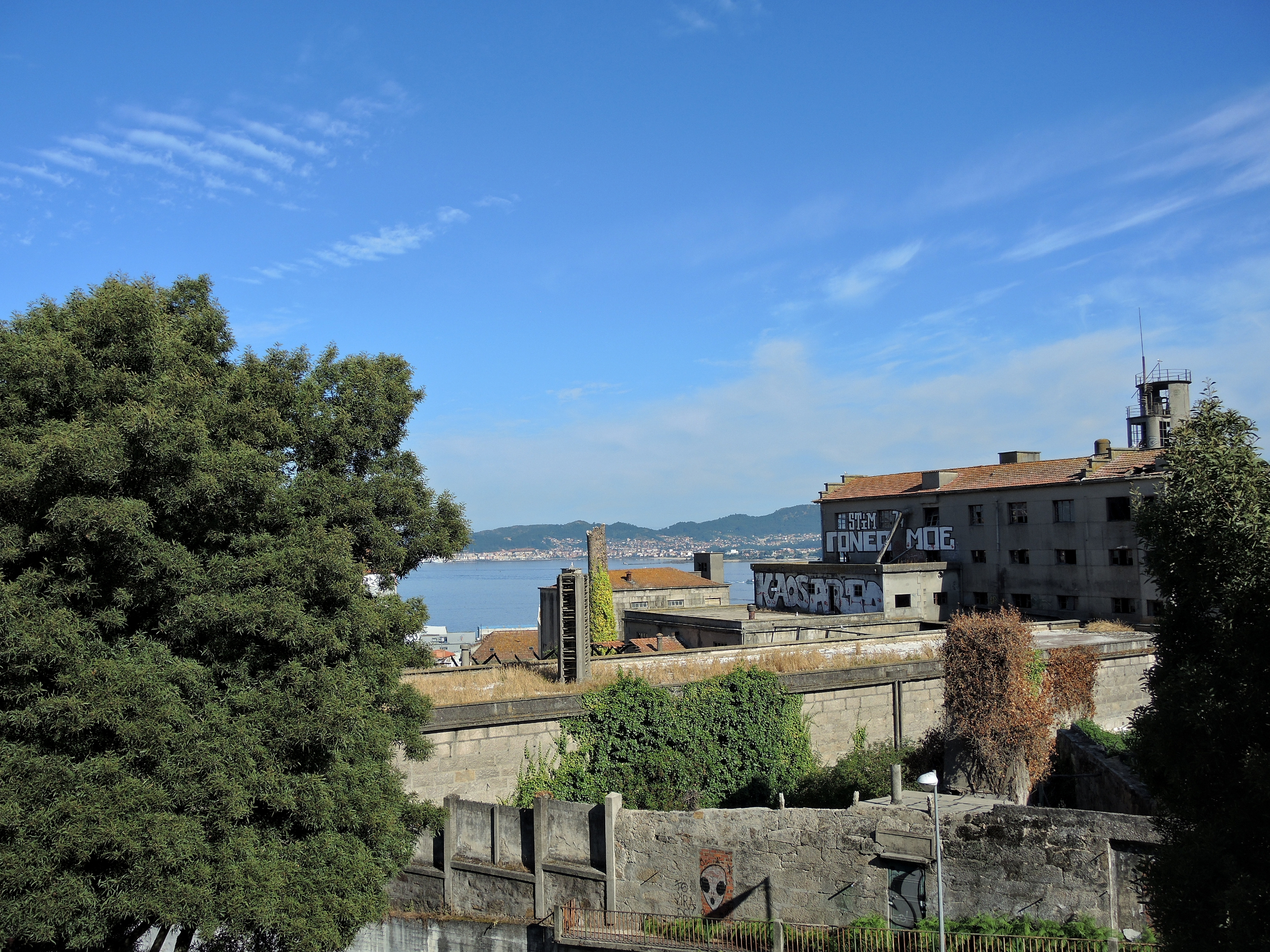 Conjunto de la Panificadora de Vigo, en su estado de abandono actual (Foto: Darío Álvarez, 2016)